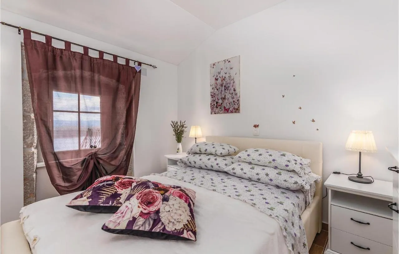 Semesterbostad Nice Home In Cres With House Sea View