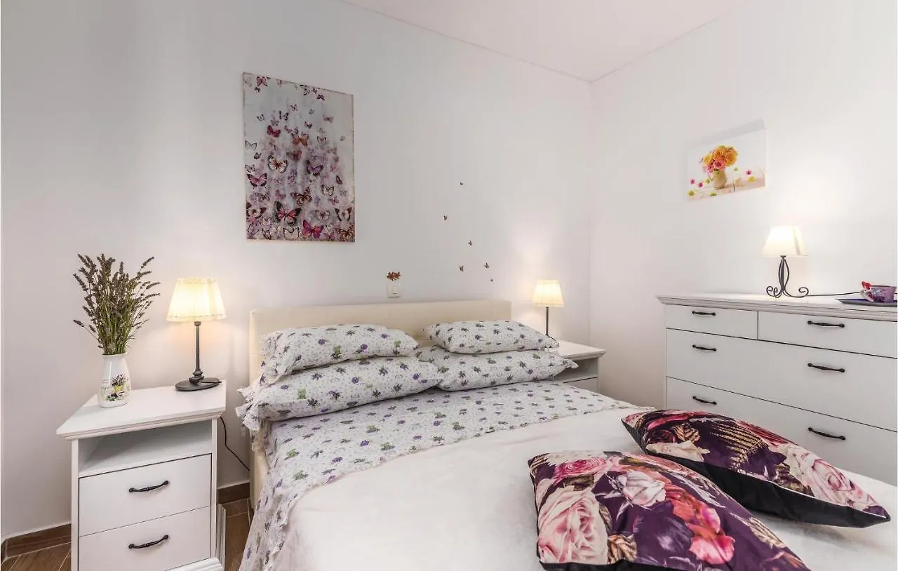 Nice Home In Cres With House Sea View Semesterbostad