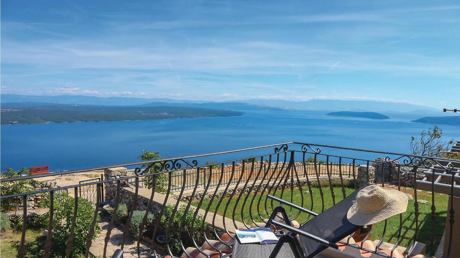Nice Home In Cres With House Sea View